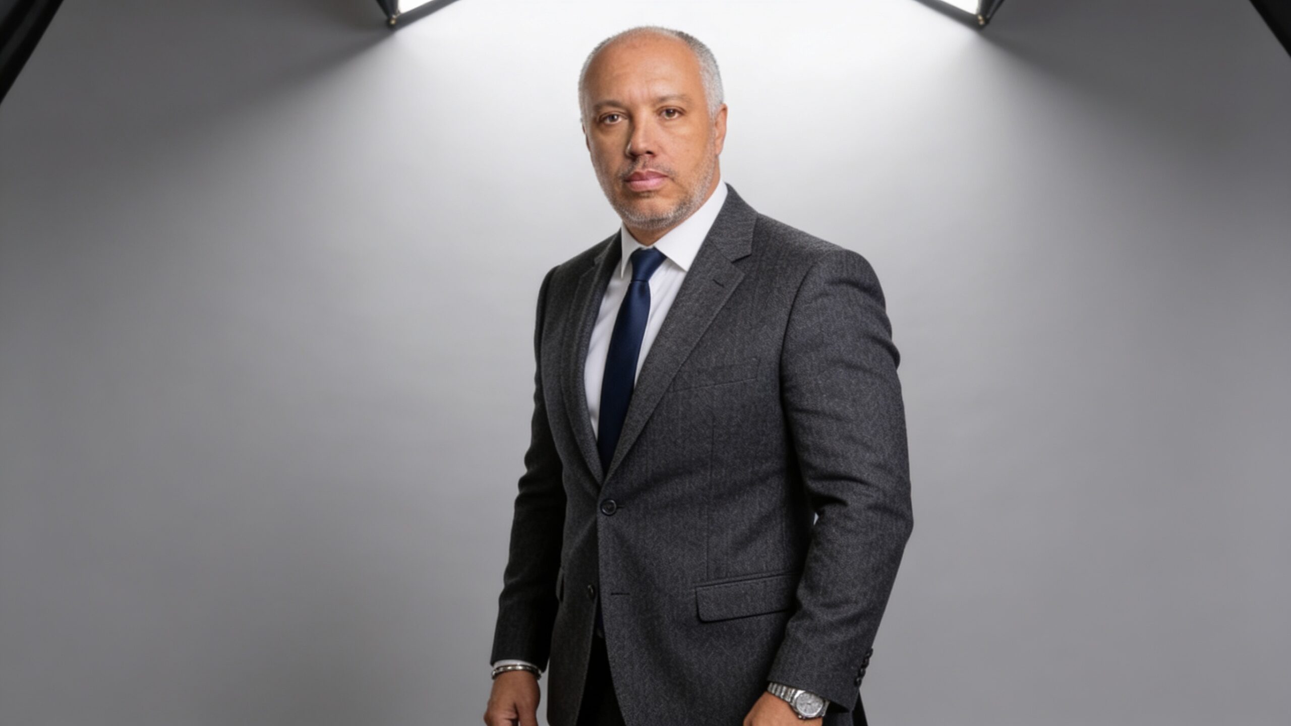 Foto profissional do Dr. Leandro Ozilio, advogado tributarista em Mogi das Cruzes